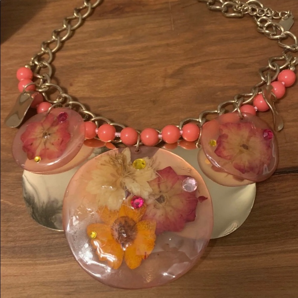 Flower inlay statement necklace